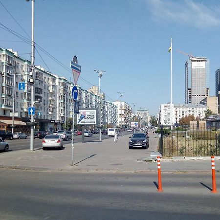 Двухкомнатная вид на Дворец Украина Киев Экстерьер фото