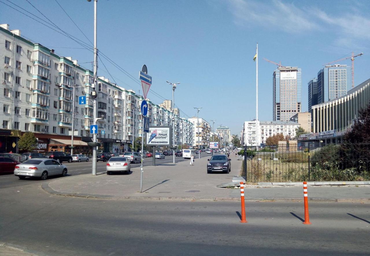 Двухкомнатная вид на Дворец Украина Киев Экстерьер фото